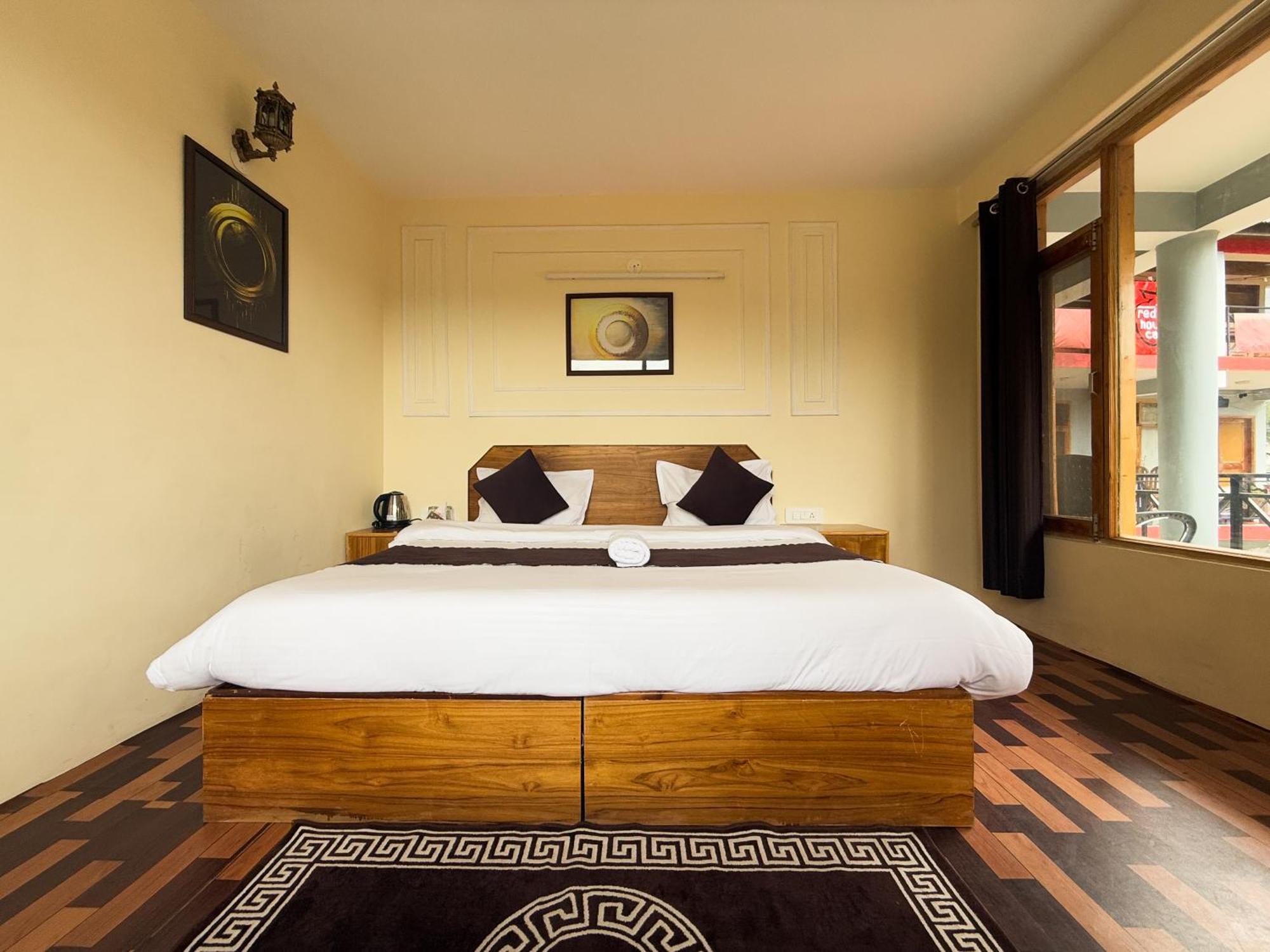 Red House Cafe And Inn Manāli Extérieur photo